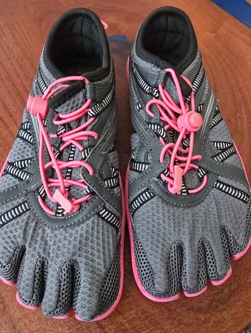 FILA Women’s Gray and Pink Five-Toe Performance Shoes Skele-Toes Size 7